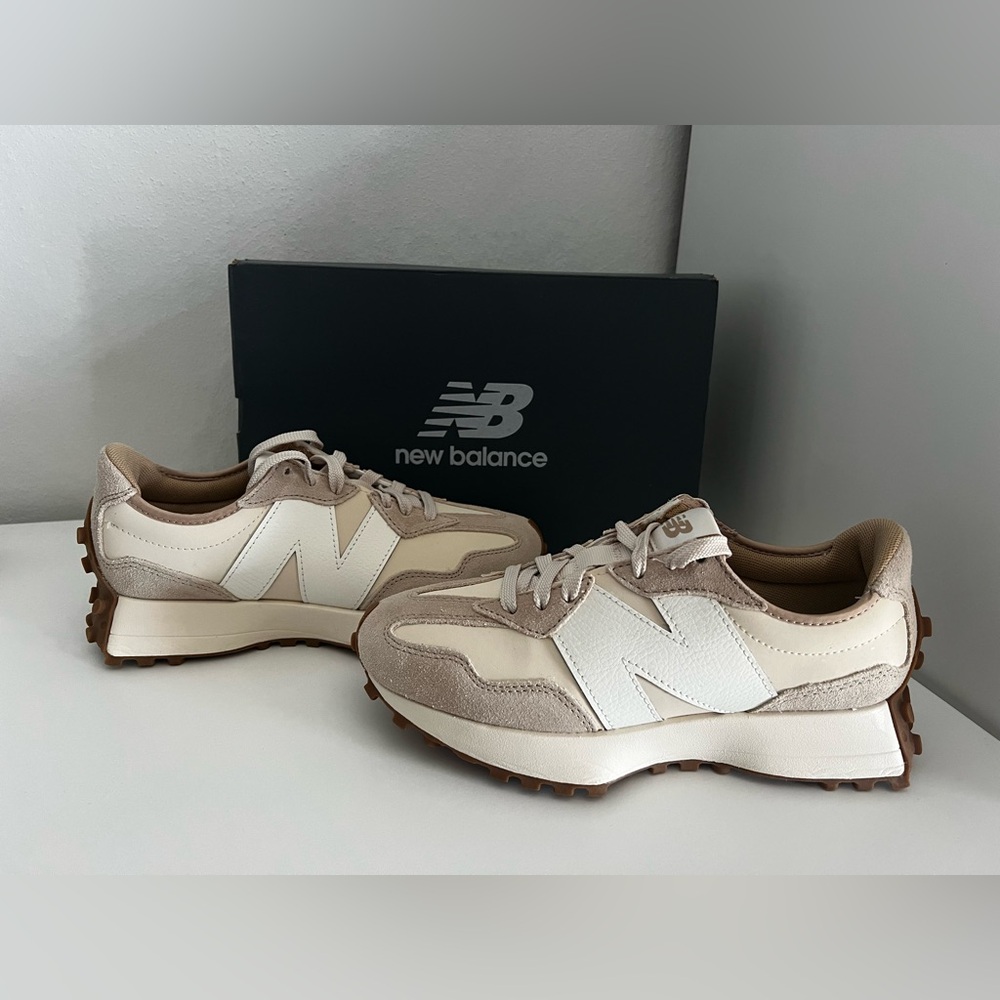 New Balance 327 Sneakers in Timberwolf | Sea Salt.